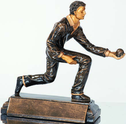 Boule & Pétanque – Spieler im Ausfallschritt, 22 cm mit Gravur