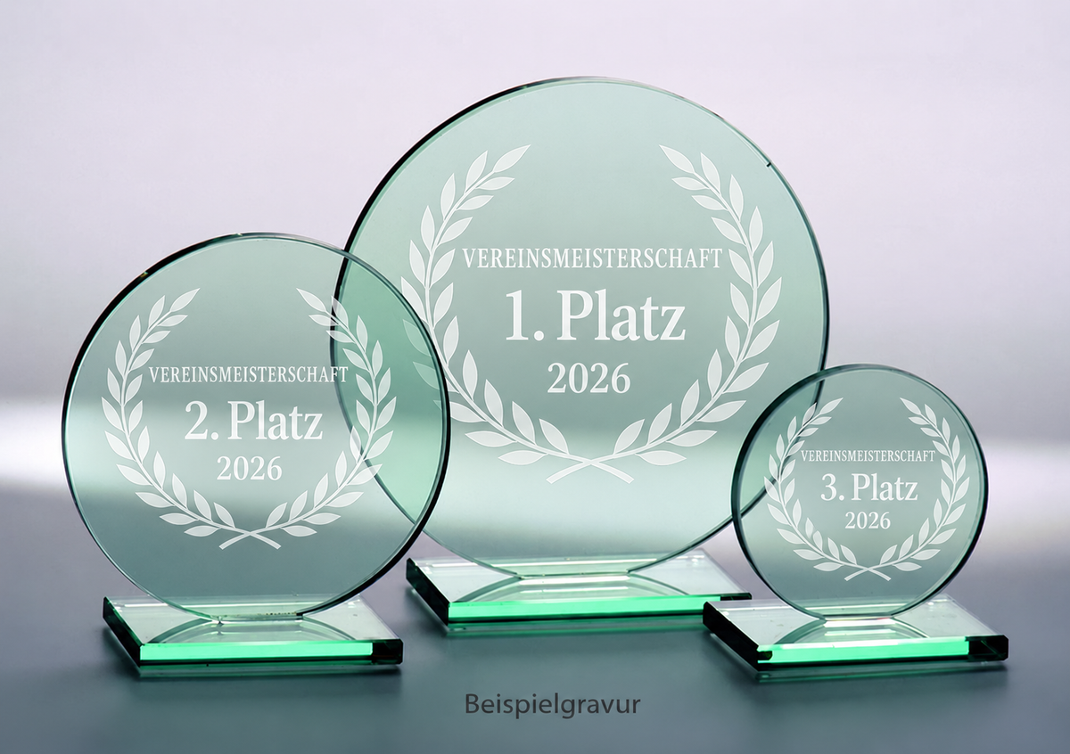 KI-Gestaltungsbeispiel: Lasergravur Vereinsmeisterschaft 2026, Plätze 1–3, auf runden Jadeglaspokalen 35751–35753